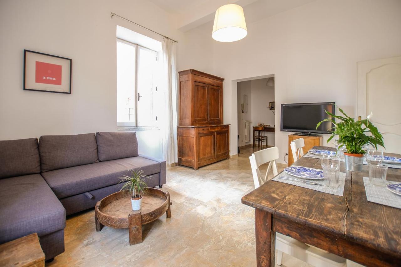 Spacious Apartment With Big Terrace At Colosseum Rome Buitenkant foto