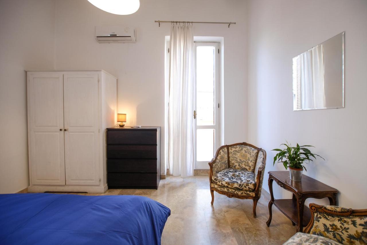 Spacious Apartment With Big Terrace At Colosseum Rome Buitenkant foto