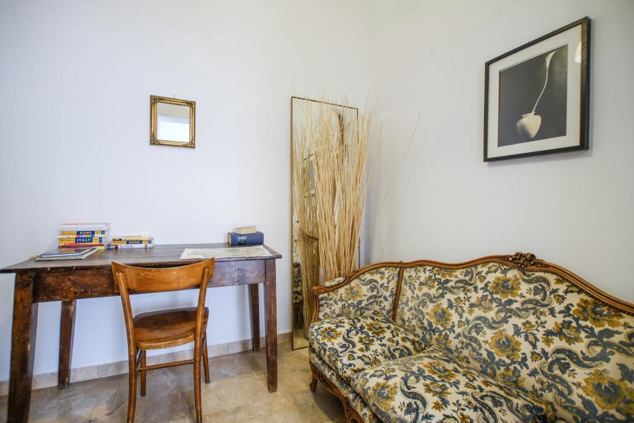 Spacious Apartment With Big Terrace At Colosseum Rome Buitenkant foto